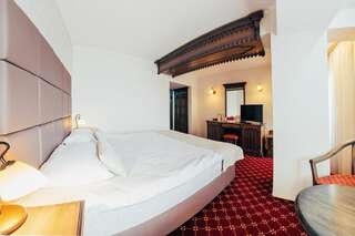 Отель Best Western Bucovina Club de Munte Гура-Гуморулуй Улучшенный двухместный номер с 1 кроватью или 2 отдельными кроватями и балконом-3