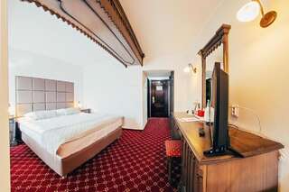 Отель Best Western Bucovina Club de Munte Гура-Гуморулуй Улучшенный двухместный номер с 1 кроватью или 2 отдельными кроватями и балконом-5