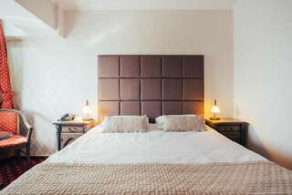 Отель Best Western Bucovina Club de Munte Гура-Гуморулуй Улучшенный двухместный номер с 1 кроватью или 2 отдельными кроватями и балконом-6