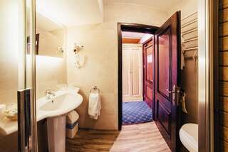 Отель Best Western Bucovina Club de Munte Гура-Гуморулуй Стандартный двухместный номер с 1 кроватью или 2 отдельными кроватями-9