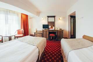 Отель Best Western Bucovina Club de Munte Гура-Гуморулуй Улучшенный двухместный номер с 1 кроватью или 2 отдельными кроватями и балконом-8