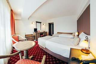 Отель Best Western Bucovina Club de Munte Гура-Гуморулуй Улучшенный двухместный номер с 1 кроватью или 2 отдельными кроватями и балконом-9